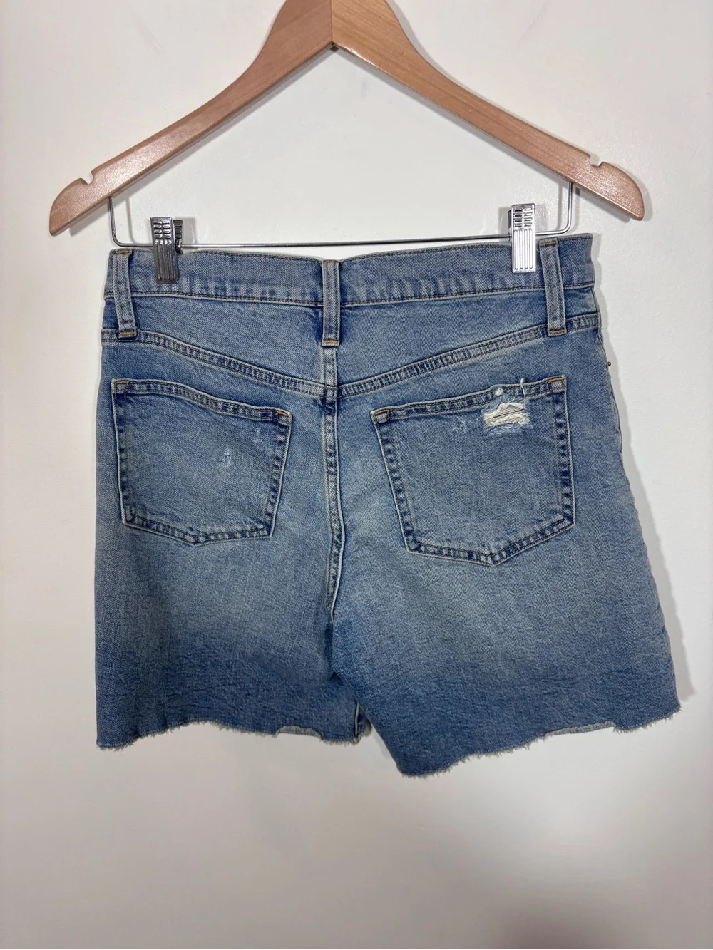 J. CREW Women’s Long Denim SHORTS in Norwalk Wash Raw Hem Size 27 Style AV252